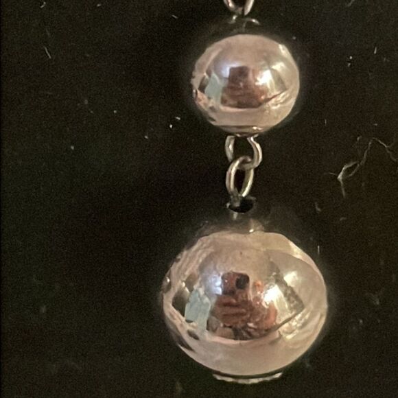 Retro-1990s-2” silver tone double gun metal gray simulated pearl dangle earrings - Picture 7 of 9
